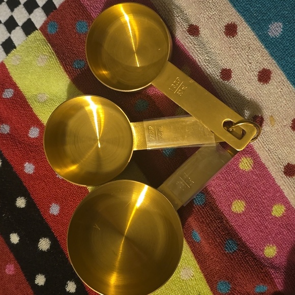 Williams Sonoma Three Gold Measuring Cups, Retail Price $49.95US - Picture 4 of 11